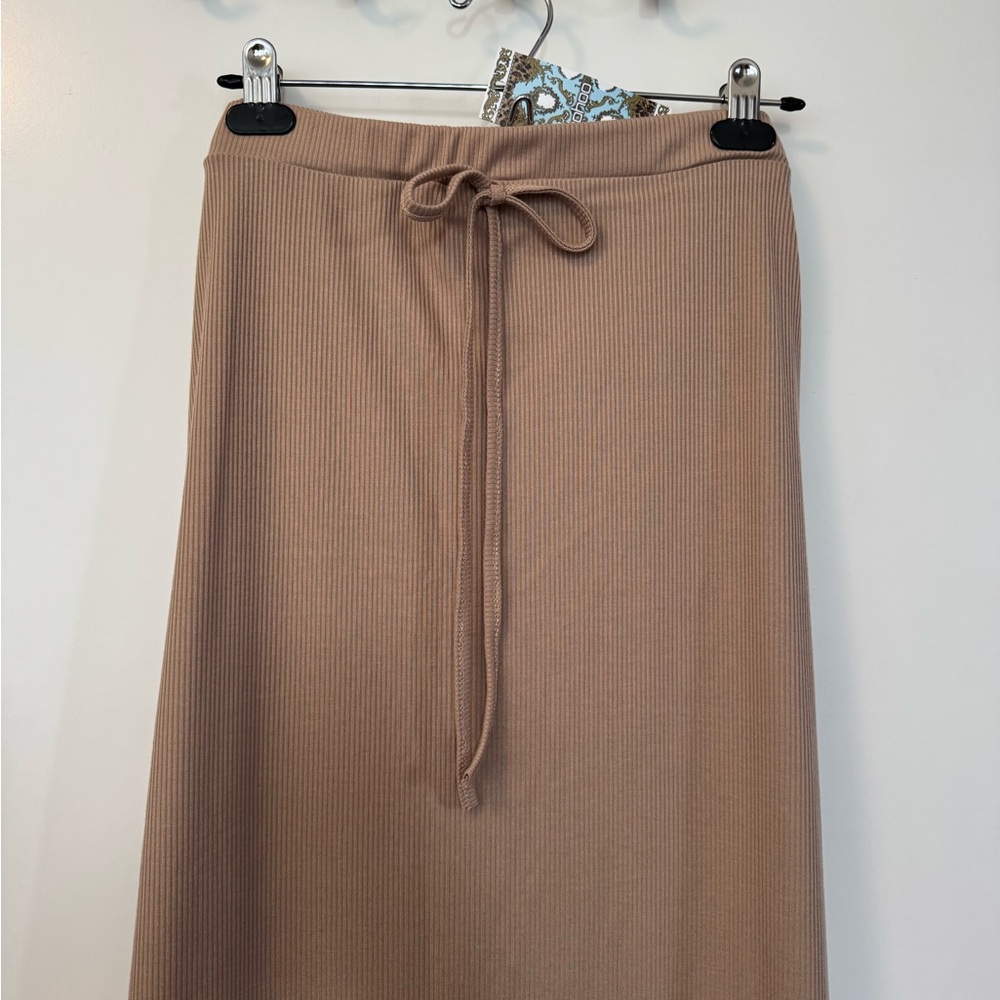 Boohoo Plus maxi skirt